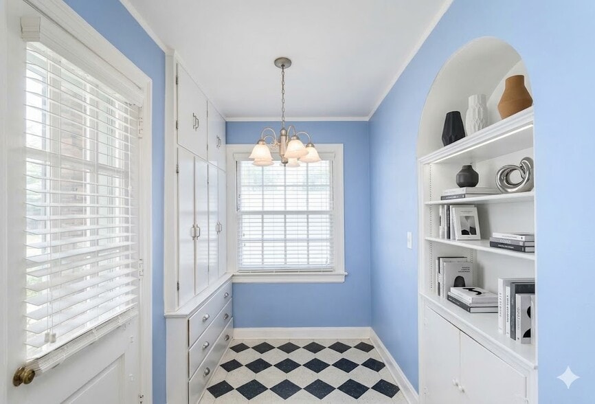 Building Photo - 2223 Saratoga Dr