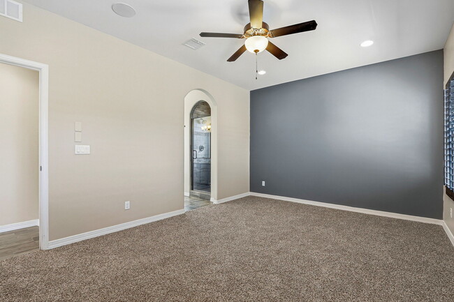 Building Photo - 2157 Honour Point Pl