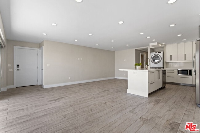 Building Photo - 6955 Trolleyway S