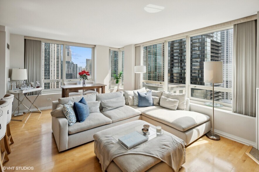 Building Photo - 33 W Ontario St