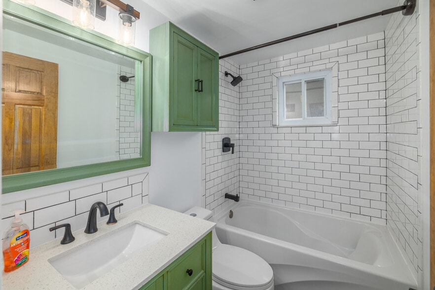 upstairs bath - 108 Preston Dr