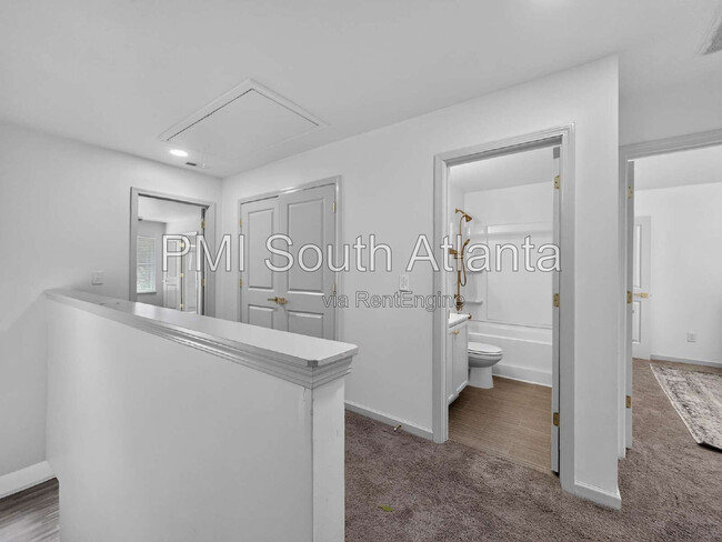 Building Photo - 4925 Lower Elm St