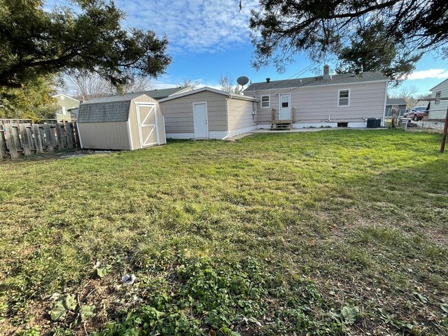 Building Photo - West Side 3 bedroom, 2 bathroom home for rent