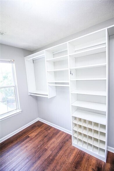 Building Photo - 6476 Portside Way