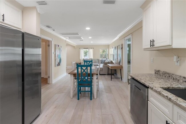 Building Photo - 609 N Osceola Ave