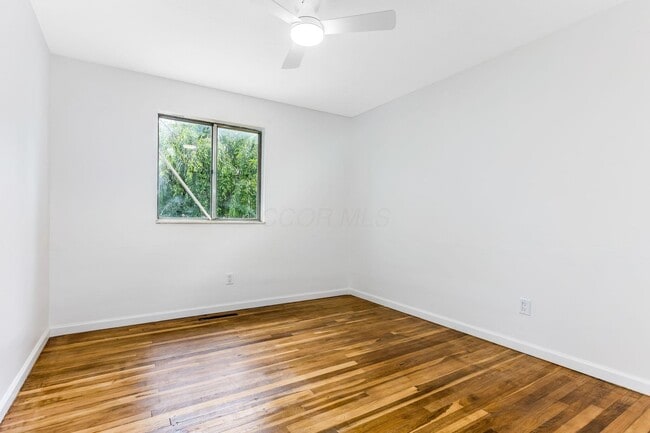 Building Photo - 3747 Christie Rd W