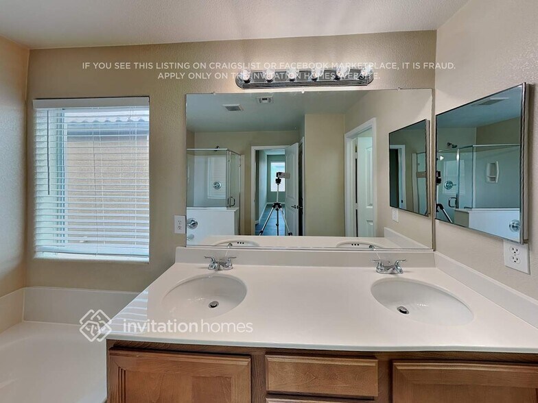 Building Photo - 9974 Ashland Oaks Ct