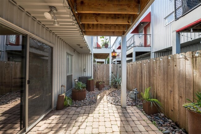 Building Photo - 807 Robin St