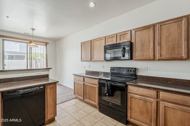 Building Photo - 3022 E Donner Dr