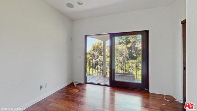 Building Photo - 3311 Deronda Dr