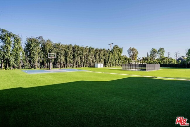 Building Photo - 8670 Encino Ave