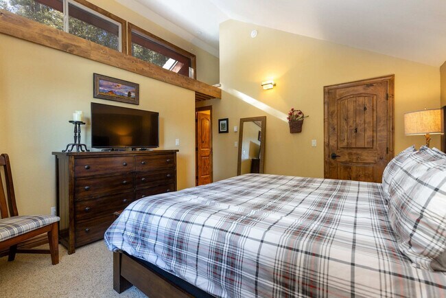 Building Photo - 157 Independence Cir