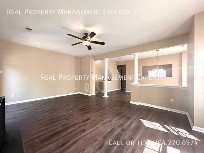 Building Photo - 10076 Treeside Ln
