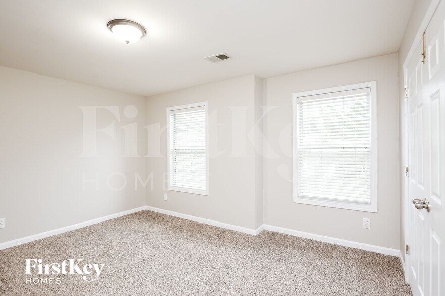 Building Photo - 2684 Conifer Green Way