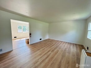 Building Photo - 18 Millstone Rd