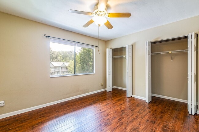 Building Photo - 2 Bedroom, 2.5 Bath Townhome In SW Pickwick Park