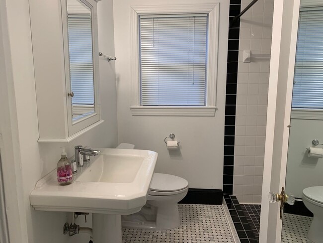 Building Photo - Available Now! 4 Bedroom (with office)-3 Bath- Pets negotiable