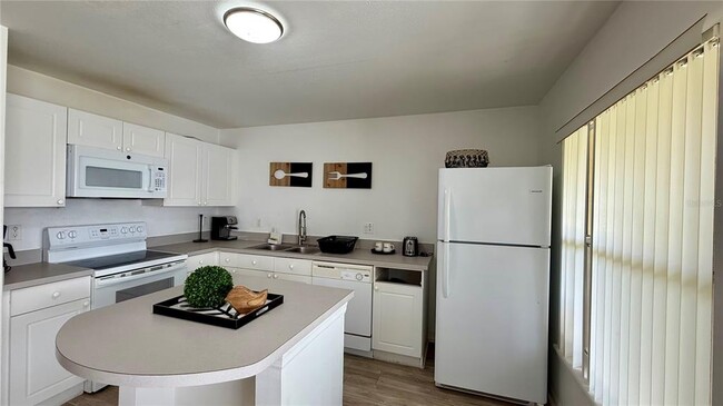 Building Photo - 2710 Club Cortile Cir