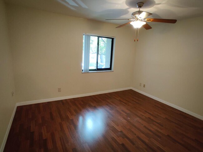 Building Photo - 165 Springwood Circle unit D