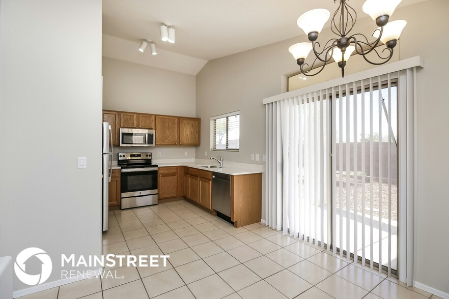 Building Photo - 2822 S Abbey