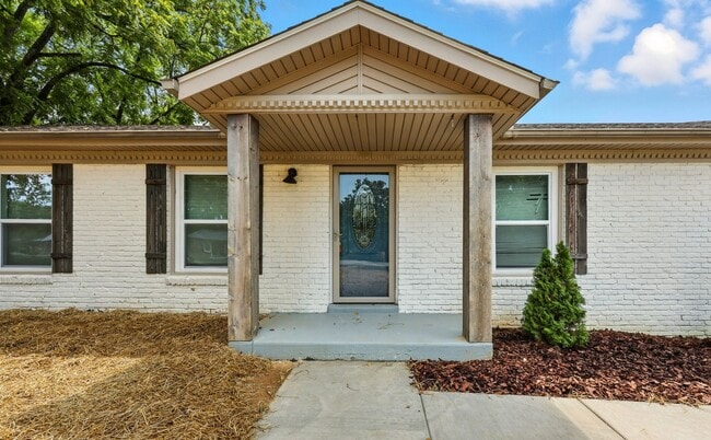 Building Photo - Spacious 3 bedroom home with finished base...