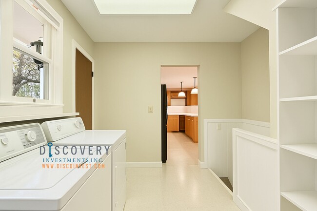 Building Photo - Updated MCM Gem in Adams Point