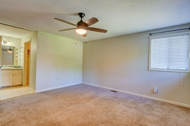Building Photo - Beautiful Westside Oak Harbor Home Near Sunset Beach – 3 Bed + Bonus Room