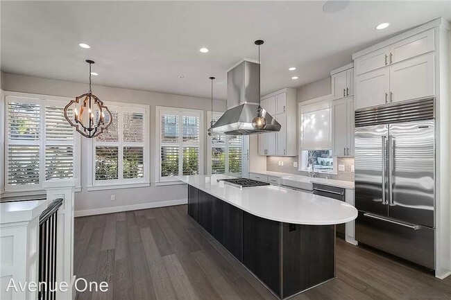 Building Photo - 3 br, 2.5 bath House - 957 W McGraw St #2