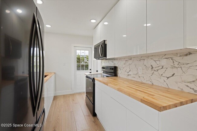 Building Photo - 301 W Rutgers St