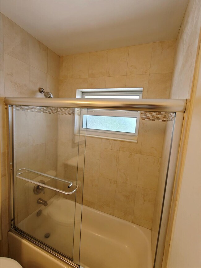 Building Photo - 2755 NE 28th Ave