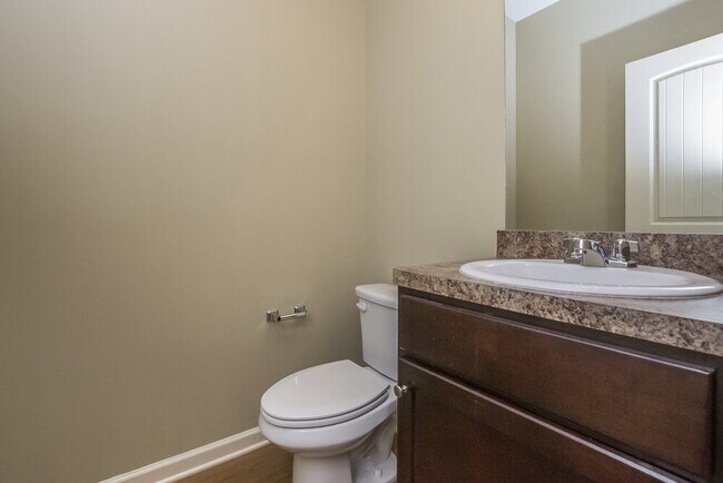 Building Photo - 520 Hill Crest Cir