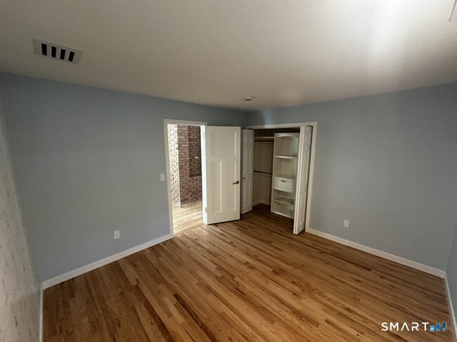 Building Photo - 19 Brookhill Ln