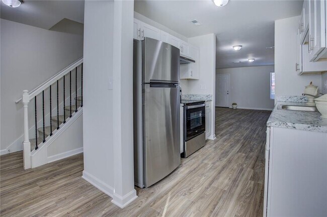 Building Photo - 2340 Beaver Ruin Rd