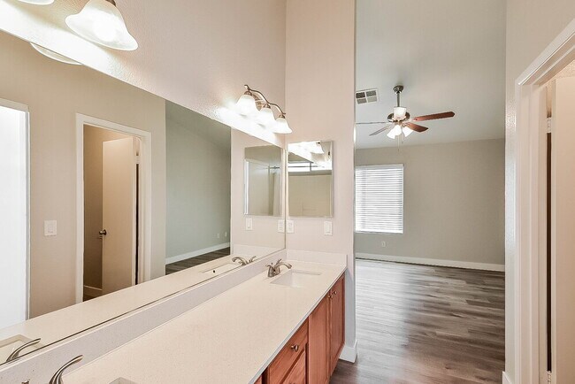 Building Photo - 4646 English Lavender Ave