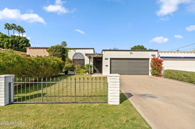 Building Photo - 2614 E Osborn Rd