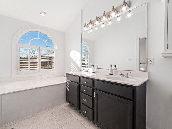 Building Photo - 2947 Imperial Oaks Dr