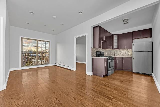 Building Photo - 3 bedroom in ASTORIA NY 11103