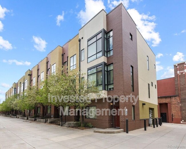 Primary Photo - 2345 Walnut St