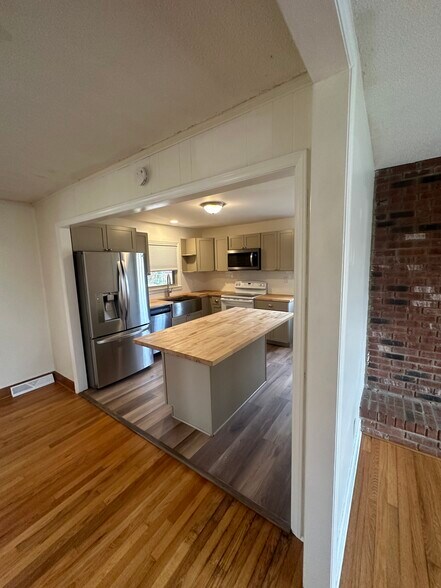 Building Photo - 6512 Springfield Dr