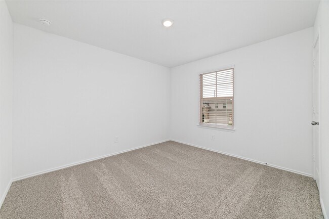 Building Photo - 21519 Violet Rdg Rd