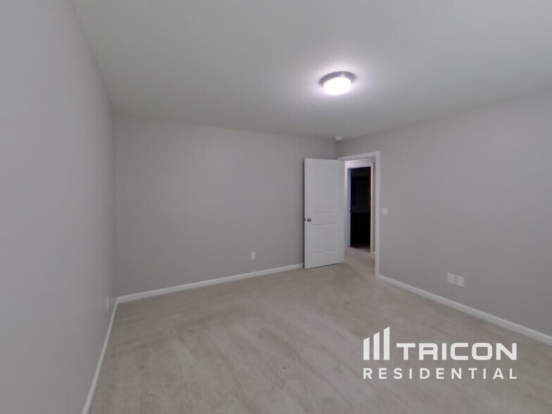 Building Photo - 308 Savannah Hills Dr