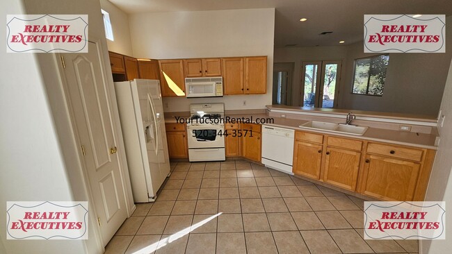 Building Photo - Sabino Springs - 2 bedroom, 2 bathrooms ho...