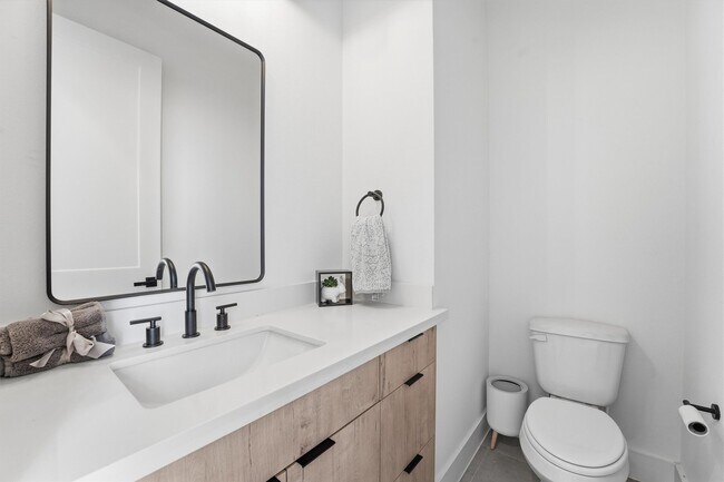 Building Photo - 6042 Cebra St