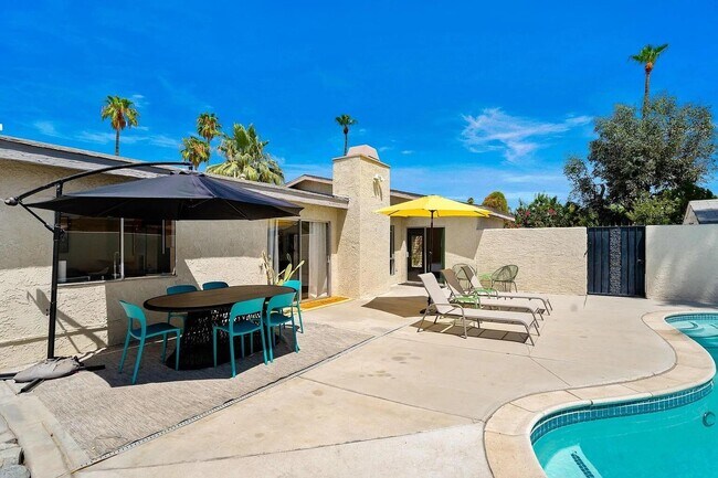 Building Photo - 864 S Mountain View Dr