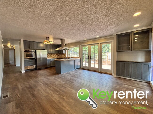 Building Photo - Stylishly Updated Lakewood Home in Seclude...