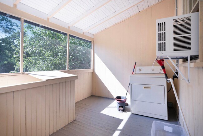 Building Photo - Charming Historic 2BR Apartment with Garag...