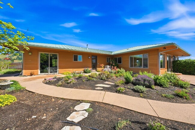 Building Photo - Peaceful Hilltop Retreat with Views | Unfurnished 5BD Executive Home on Private Knoll