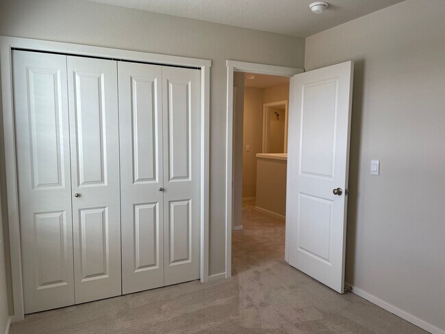 Building Photo - Stunning 4 Bed, 2.5 Bath Home with Premium Finishes, Spacious Layout, and Fenced Backyard!