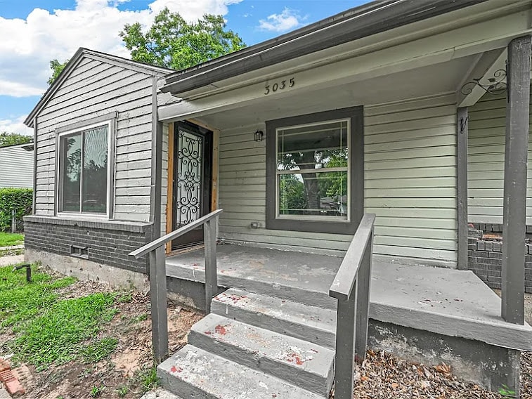 Building Photo - 3035 Modree Ave