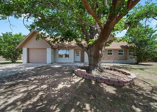 Building Photo - 2503 Lynn Dr